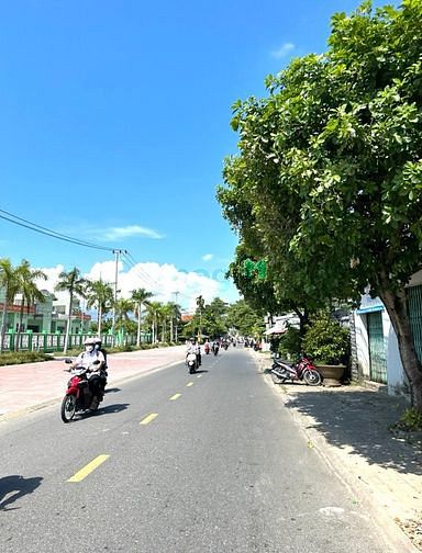 Hình ảnh Bán đất cách sân bay Đà Nẵng 15 phút lô 240m2 ngang12 chỉ Cần 550TR