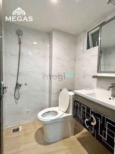 Hình ảnh Cho thuê CHDV dạng Duplex nằm ngay Lê Văn Việt