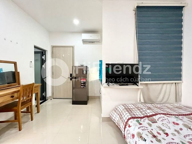Hình ảnh New 100% CHDV full nội thất - Bancol máy giặt riêng- Thang máy -35M2
