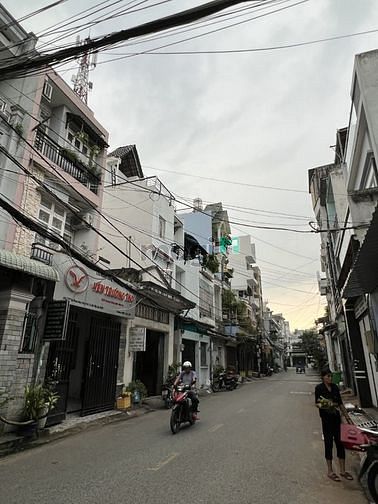 Hình ảnh Vị trí Vip, ngay Emart Phan Huy Ích, 64m2
