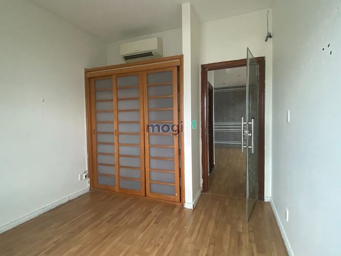 Hình ảnh cho thuê văn phòng kế bên kho bạc nhà nc Quận 1