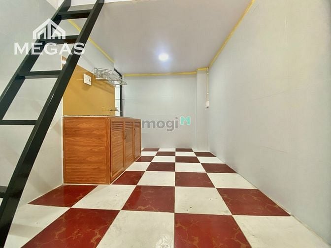 Hình ảnh Phòng Cho Thuê Giá Rẻ - Sẵn Máy Lạnh Gác Cao 2M2 - Bạch Đằng - Sân Bay