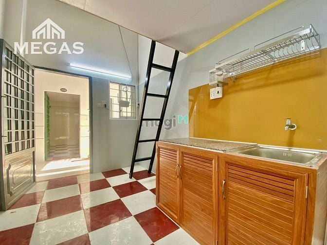 Hình ảnh Phòng Cho Thuê Giá Rẻ - Sẵn Máy Lạnh Gác Cao 2M2 - Bạch Đằng - Sân Bay