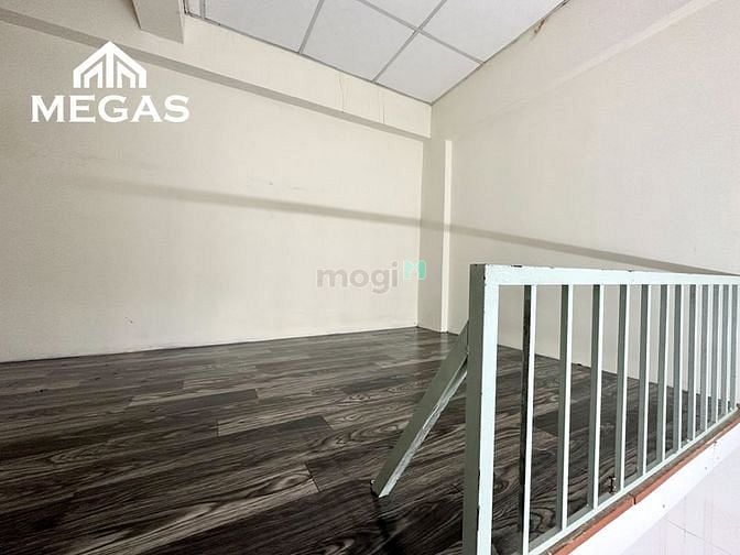 Hình ảnh Phòng Cho Thuê Giá Rẻ - Sẵn Máy Lạnh Gác Cao 2M2 - Bạch Đằng - Sân Bay
