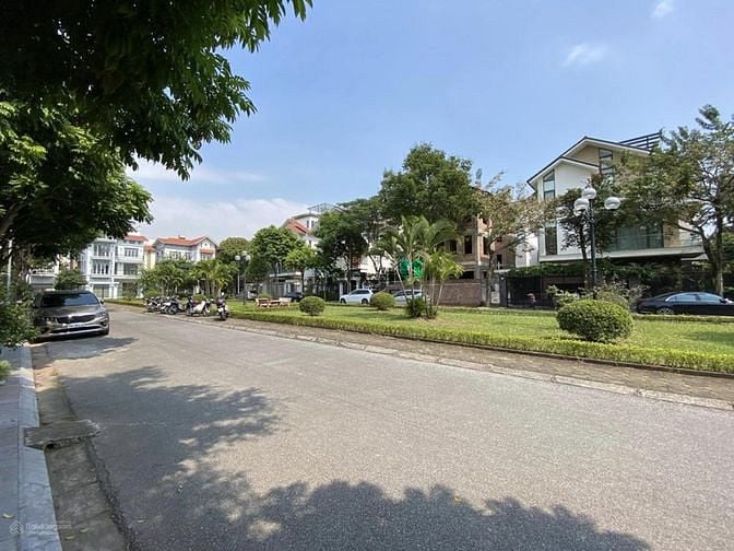 Hình ảnh Bán biệt thự KĐT Việt Hưng 245m2 - View vườn hoa - Nhỉnh 35 tỷ