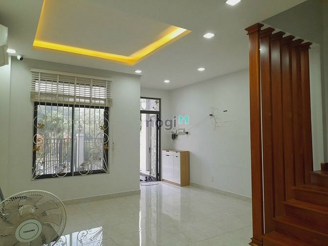 Hình ảnh Cho thuê nhà phố view hồ, full nội thất, đường 25m, giá 33tr/tháng