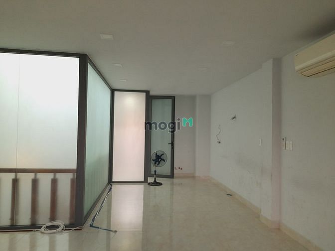 Hình ảnh Cho thuê nhà phố view hồ, full nội thất, đường 25m, giá 33tr/tháng