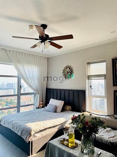 Hình ảnh Cho thuê Penthouse Happy Valley dt 240m2, 1 sàn, 3 view đẹp.