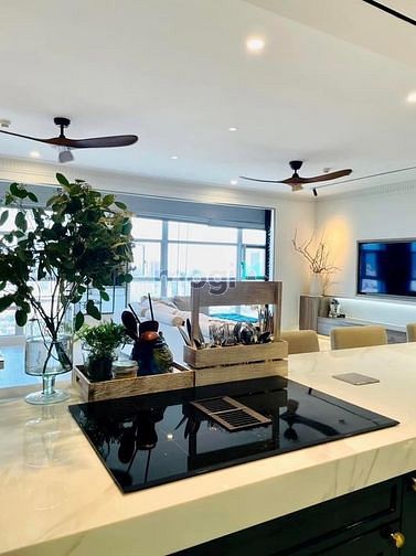 Hình ảnh Cho thuê Penthouse Happy Valley dt 240m2, 1 sàn, 3 view đẹp.