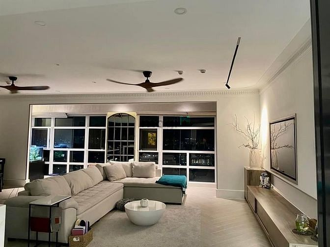Hình ảnh Cho thuê Penthouse Happy Valley dt 240m2, 1 sàn, 3 view đẹp.