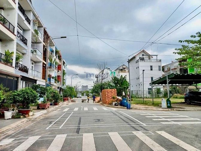 Hình ảnh Ngộp vốn bán gấp lô đất Lã Xuân Oai 120m2, xây dựng 100m2, 1ty850.