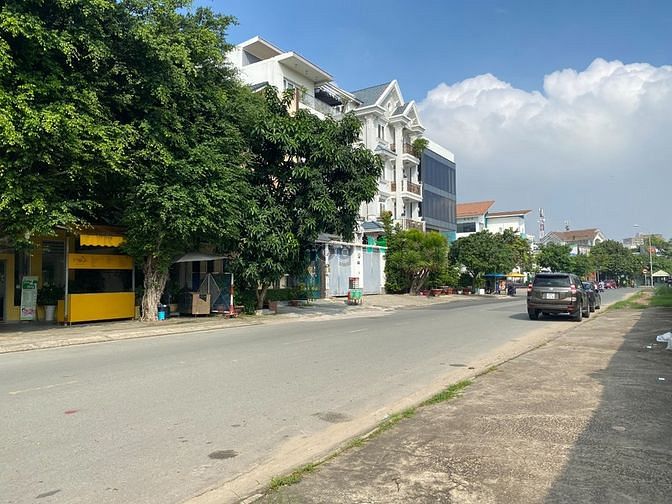 Hình ảnh Bán 2 lô đất Villa 400m2 ( 20x20 ) mặt tiền Cao Đức Lân, P An Phú, Q2