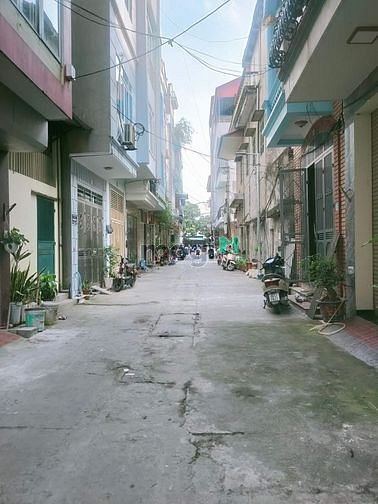 Hình ảnh Bán nhanh Bồ Đề, Lâm Du, 3.55 tỷ, 40m, 4 ngủ, sổ nét.