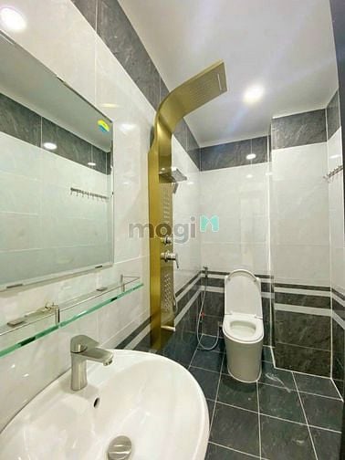 Hình ảnh NÓNG BỎNG TAY Nhà Trần Phú Q5 54m2 Chỉ 2.5 tỷ SHR