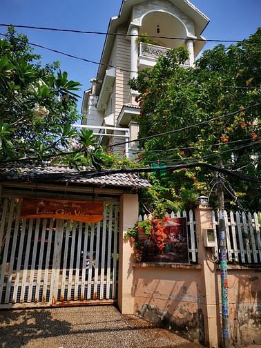 Hình ảnh Cho thuê Khuôn đất 950m2 Phường Thảo Điền, Q.2, gồm biệt thự và hàng