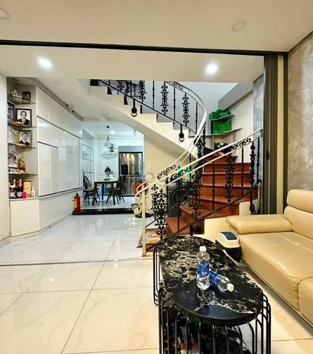 Hình ảnh CHỐT LẸ Nhà Trần Bình Trọng 60m2 Chỉ 2,5 tỷ SHR