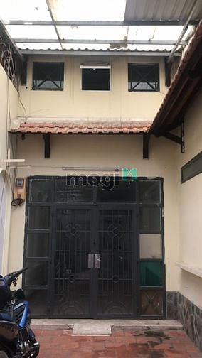 Hình ảnh Nhà trệt 2 lửng 3PN máy lạnh, DT 3.2x22m có sân 20m2, cách MT 2 căn