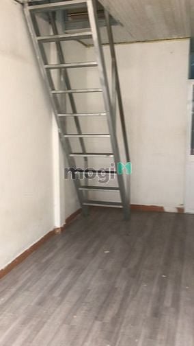Hình ảnh Nhà trệt 2 lửng 3PN máy lạnh, DT 3.2x22m có sân 20m2, cách MT 2 căn