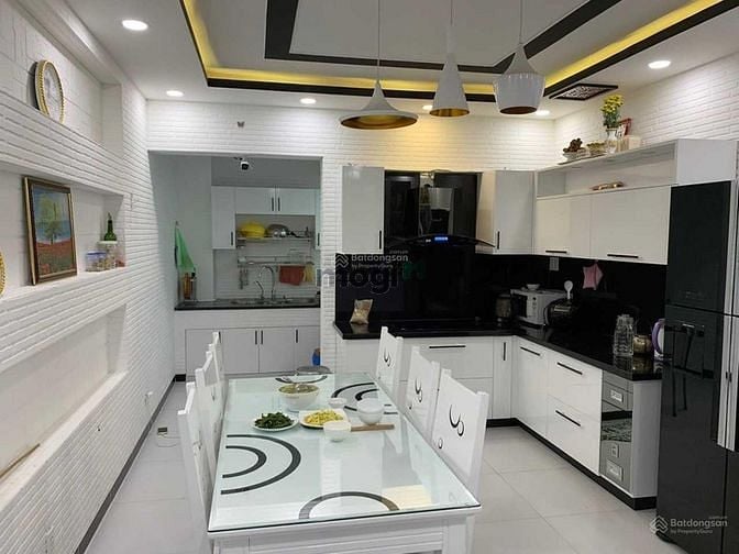Hình ảnh Bán nhà mặt tiền Đ.Phan Văn Hớn Q.12 48m2 2PN 2WC 1T450 SHR
