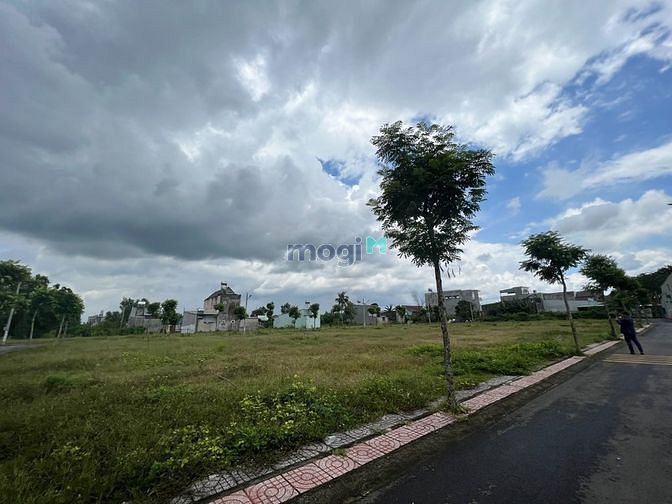 Hình ảnh 1 lô nằm ngay chợ mới Trảng Bom 120m2 giá 800tr, SHR full thổ cư.