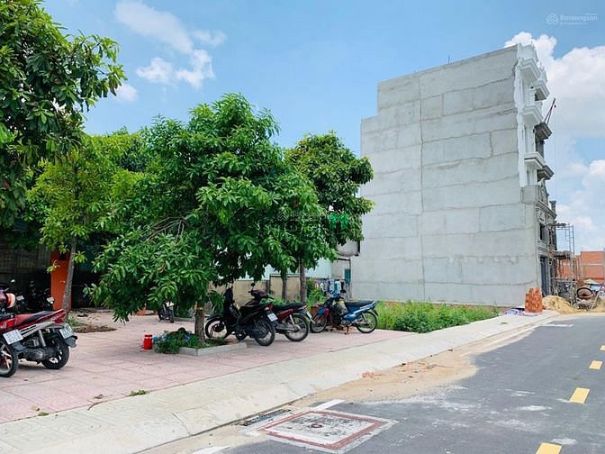 Hình ảnh Bình Tân- Còn 3 Lô mặt tiền dễ KD mua bán, Gần Khu Chợ, DC đã hiện hữu