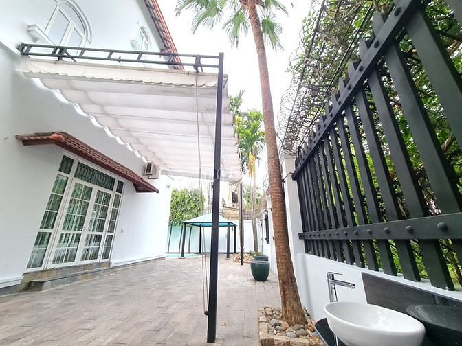 Hình ảnh Cho thuê Villa 400m2 khu Compound Thảo Điền Quận 2, hồ bơi, sân vườn