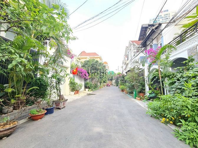 Hình ảnh Cho thuê Villa 400m2 khu Compound Thảo Điền Quận 2, hồ bơi, sân vườn