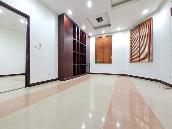 Hình ảnh Cho thuê Villa 400m2 khu Compound Thảo Điền Quận 2, hồ bơi, sân vườn