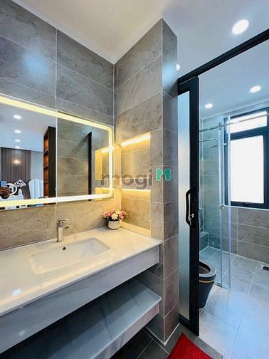 Hình ảnh Cho thuê nhà hẻm xe hơi gần chợ Hoàng Hoa Thám