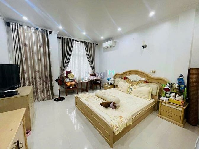 Hình ảnh Cho thuê nhà mới hiện đại hẻm xe hơi quận Tân Bình.
