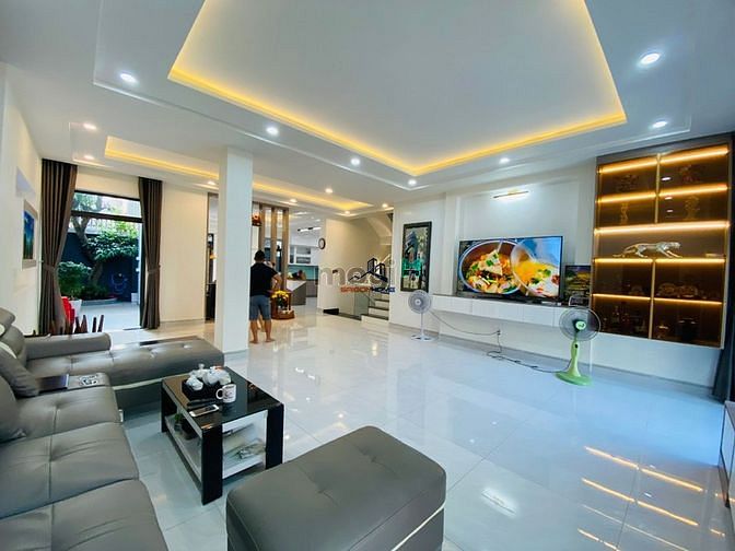 Hình ảnh Biệt thự 10x20m hầm 3 lầu 4PN đầy đủ nội thất