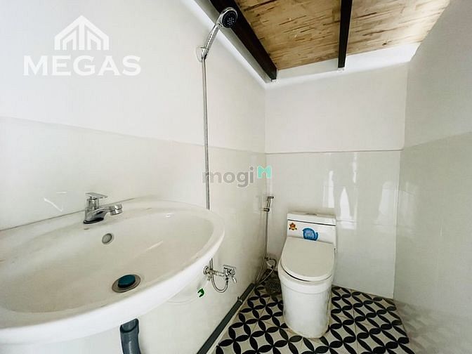 Hình ảnh Cho Thuê Căn Hộ Duplex Có Bancol Cửa Sổ Đón Ánh Sáng Tự Nhiên Quận 10