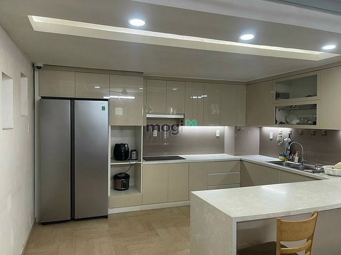 Hình ảnh Cho thuê nhà mới hiện đại 3 phòng ngủ quận Tân Bình.