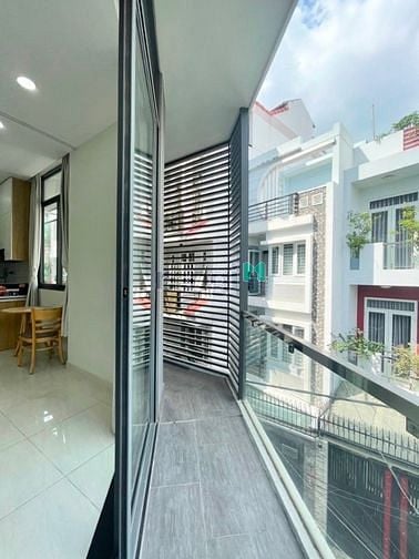 Hình ảnh Studio Ban Công Tone Trắng Sáng Đầy Đủ Nội Thất Gần Sân Bay Tân Bình