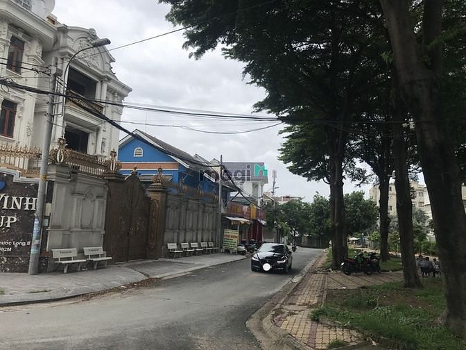 Hình ảnh Lô đất mặt tiền đường, khu BT sân vườn cao cấp, ngay UBND Q9 cũ, 250m2