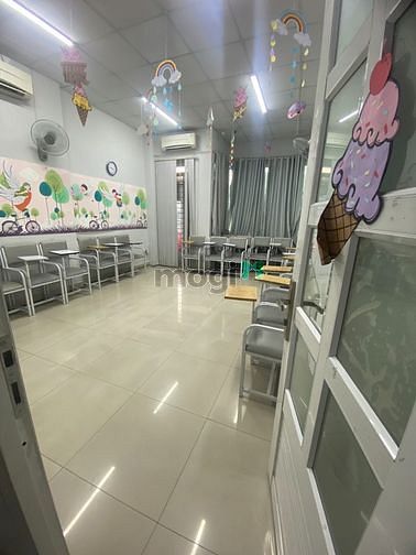 Hình ảnh Cho thuê nhà Mặt Tiền đường Cộng Hoà Tân Bình, 5 lầu, có thang máy