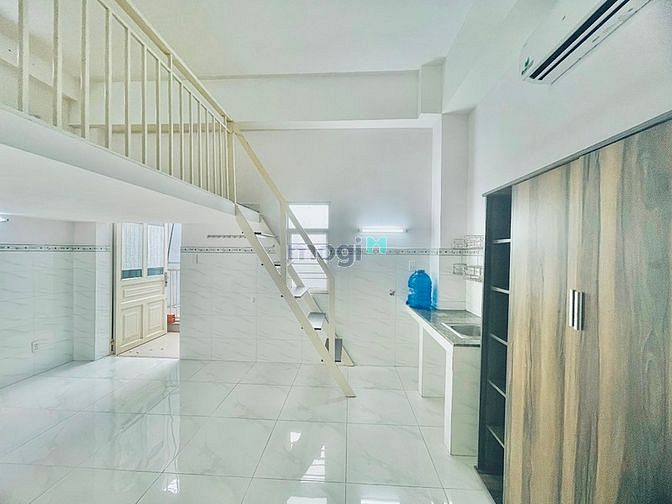 Hình ảnh Phòng Gác Siêu Rộng có Ban Công Ngay Lotte Có Thang máy