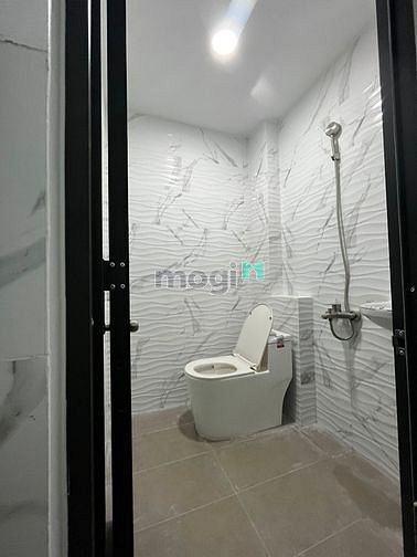 Hình ảnh Toà nhà mới Ngay đường Nguyễn văn quá