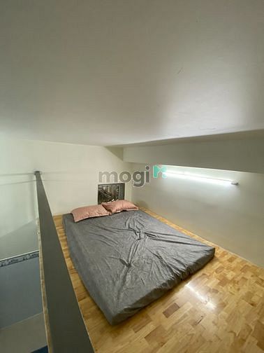 Hình ảnh Cho thuê phòng trọ gác cửa sổ lớn ngay cầu vượt Hoàng Hoa Thám Tân Bìn