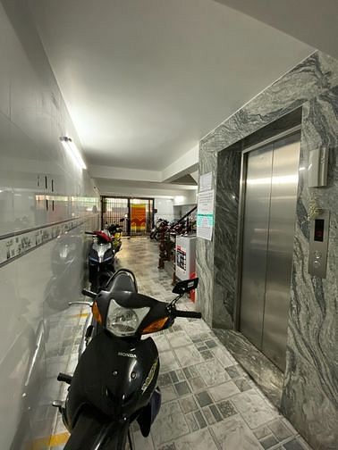 Hình ảnh Cho thuê phòng trọ gác cửa sổ lớn ngay cầu vượt Hoàng Hoa Thám Tân Bìn