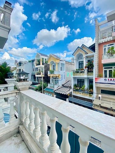 Hình ảnh Phòng bancol full nội thất 30m2 ngay Nguyễn Văn Lượng