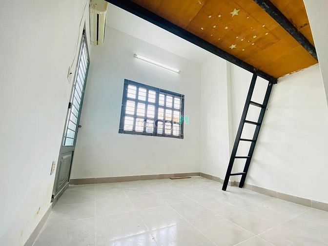 Hình ảnh Phòng gác giá hạt dẻ ngay trung tâm Tân Bình