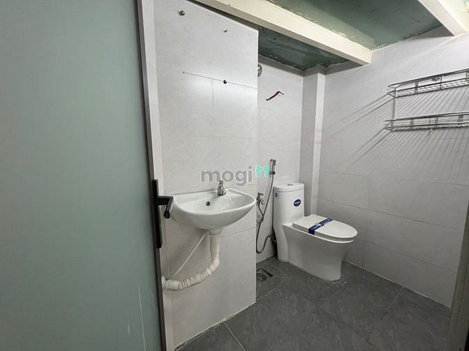 Hình ảnh Phòng Ban Công Cho Thuê Giá Rẻ Gần Lê Văn Quới
