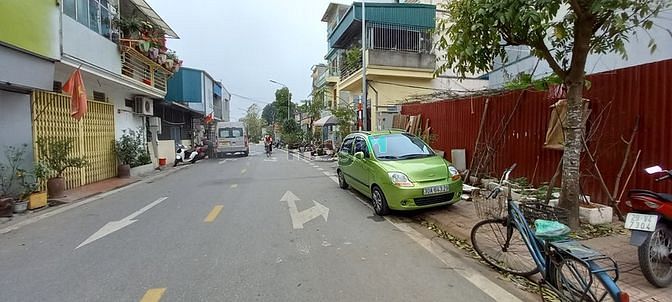 Hình ảnh Bán đất rẻvô đối Ngô Gia Tự, S 100m2, Ô tô đua, View đường đôi 40 m