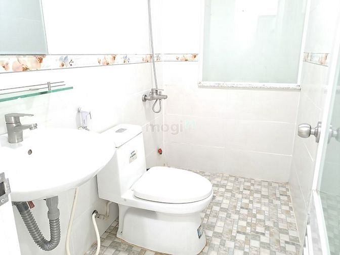 Hình ảnh Căn Hộ FullNT Cửa sổ lớn thoáng mát tự nhiên Quận 3.