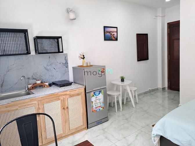 Hình ảnh Căn Hộ FullNT Cửa sổ lớn thoáng mát tự nhiên Quận 3.