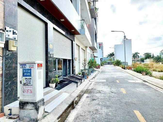 Hình ảnh Còn Lô 55.1m2 Sau lưng AKARI Mặt tiền đường 12m thông ra Võ Văn Kiệt