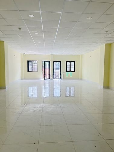 Hình ảnh Cho thuê nhà MT 16 Phổ Quang, P2, TB, DTSD 1400m2, 8x25, 7 Tầng.