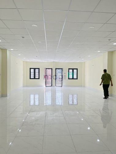 Hình ảnh Cho thuê nhà MT 16 Phổ Quang, P2, TB, DTSD 1400m2, 8x25, 7 Tầng.