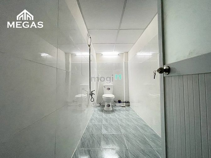 Hình ảnh Căn Hộ Rộng 70m2 Bancol , Tách Bếp , Mới 100% Gần CV Hoàng Văn Thụ